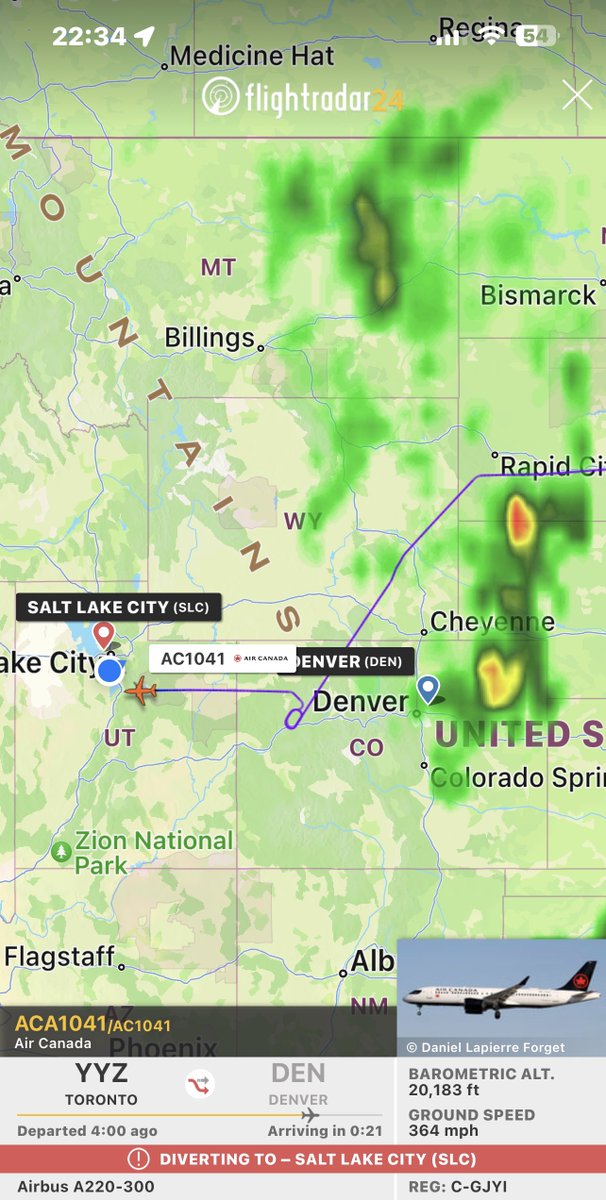SLCScanner's tweet image. #Diversions to #SLC. Multiple flights headed to #Denver have diverted to #SLC due to #Weather. Looking at the radar no aircraft’s are landing or taking off.