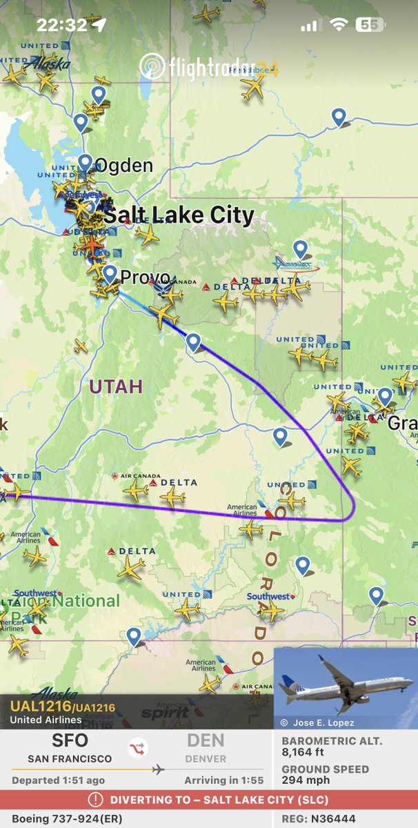 SLCScanner's tweet image. #Diversions to #SLC. Multiple flights headed to #Denver have diverted to #SLC due to #Weather. Looking at the radar no aircraft’s are landing or taking off.