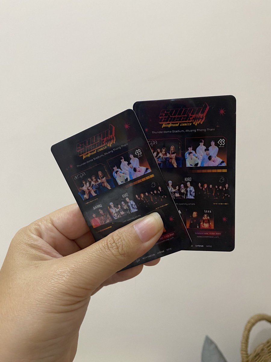vexceem's tweet image. พึ่งมาเห็นว่าบัตรแข็งที่ระลึกที่ทำแจกตอนงาน  #SoundCheck_TH ยังเหลืออยู่อีก 2 ใบ ใครสนใจเดมมาได้นะคะ จ่ายแค่ค่าส่ง 50 บาทคับ 
#ตลาดนัดaespa
