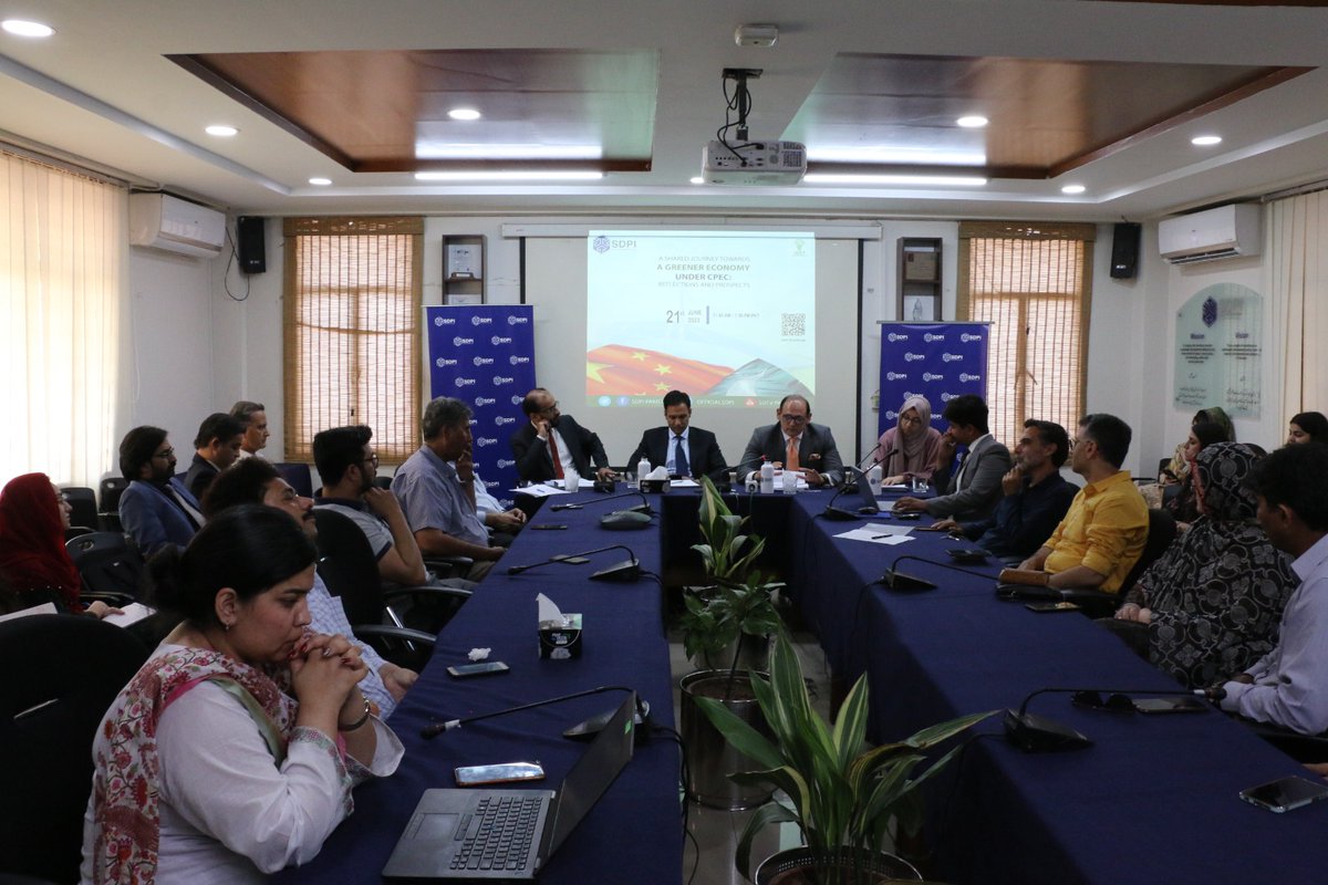 HassanDaudButt's tweet photo. Great round table held in #SDPI on Green #CPEC initiative. Bringing in renewable energy will need Govt incentives and private sector support. A long way to go. Ease of doing business (#EoDB) is key to all
@CathayPak
@Abidsuleri
@PlanComPakistan 
@SDPIPakistan 
@alumni_bahria https://t.co/MrKgS3JbzR