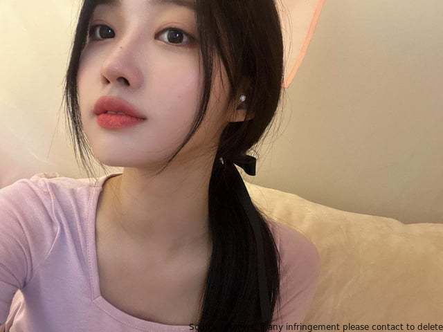 Hello, everyone!
Here is the latest Sihyeon Fancafe update.
- New Avatar &amp; Background Photos for Sihyeon- A new quiz has been added to the Fancafe- There have been a lot of requests for a Sihyeon emoticon, and we are happy to announce that one has officially been added