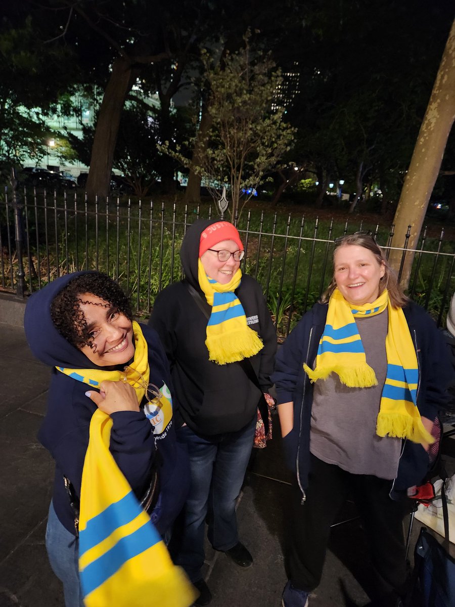 darrenbloch's tweet image. It should tell you something that @HSC_NY nonprofit execs are still turning out at 1am and #UpAllNight to get @NYCMayorsOffice @NYCMayor @NYCCouncil @NYCSpeakerAdams.

Help us #JustPay our nyc contracted colleagues and teams!?

W/ @sastra #KenJockers @HudsonGuild @expand_school