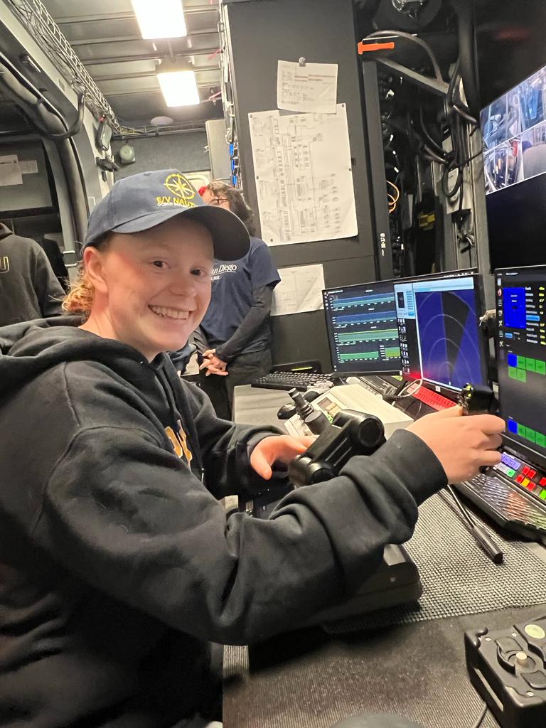 lisatoafault's tweet photo. Getting familiar the remotely operated vehicles (ROVs) on @EVNautilus with @DePauwGeo student Kyra Copp - from the control room to the work room. https://t.co/FmoWX3SAXJ