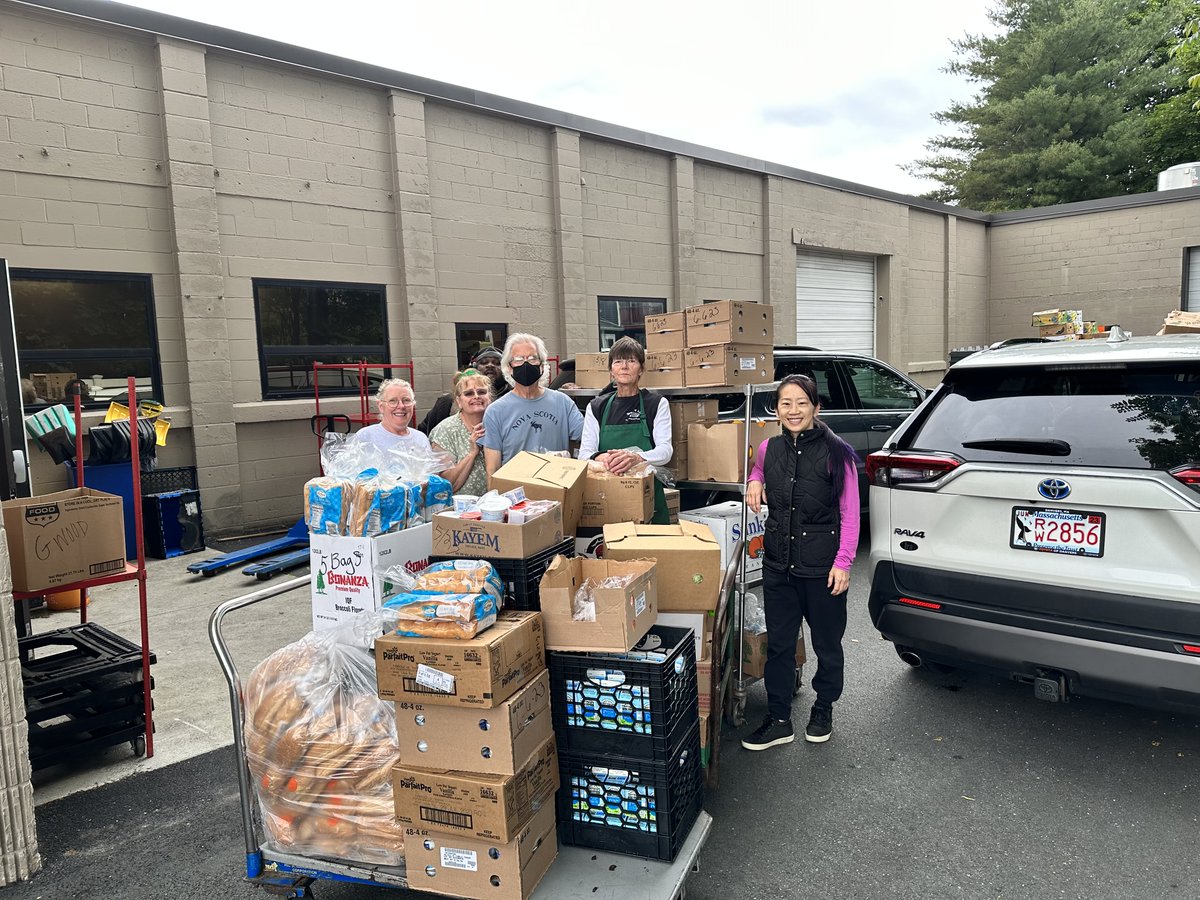 A big 'First Day of Summer' shoutout to Shyan Ong and her volunteers for rescuing from the Wakefield Public Schoolsthis school year! They delivered big year-end rescues this week to @breadmalden, where the food is very much needed. #endhunger #foodrescue #wakefieldma #maldenma