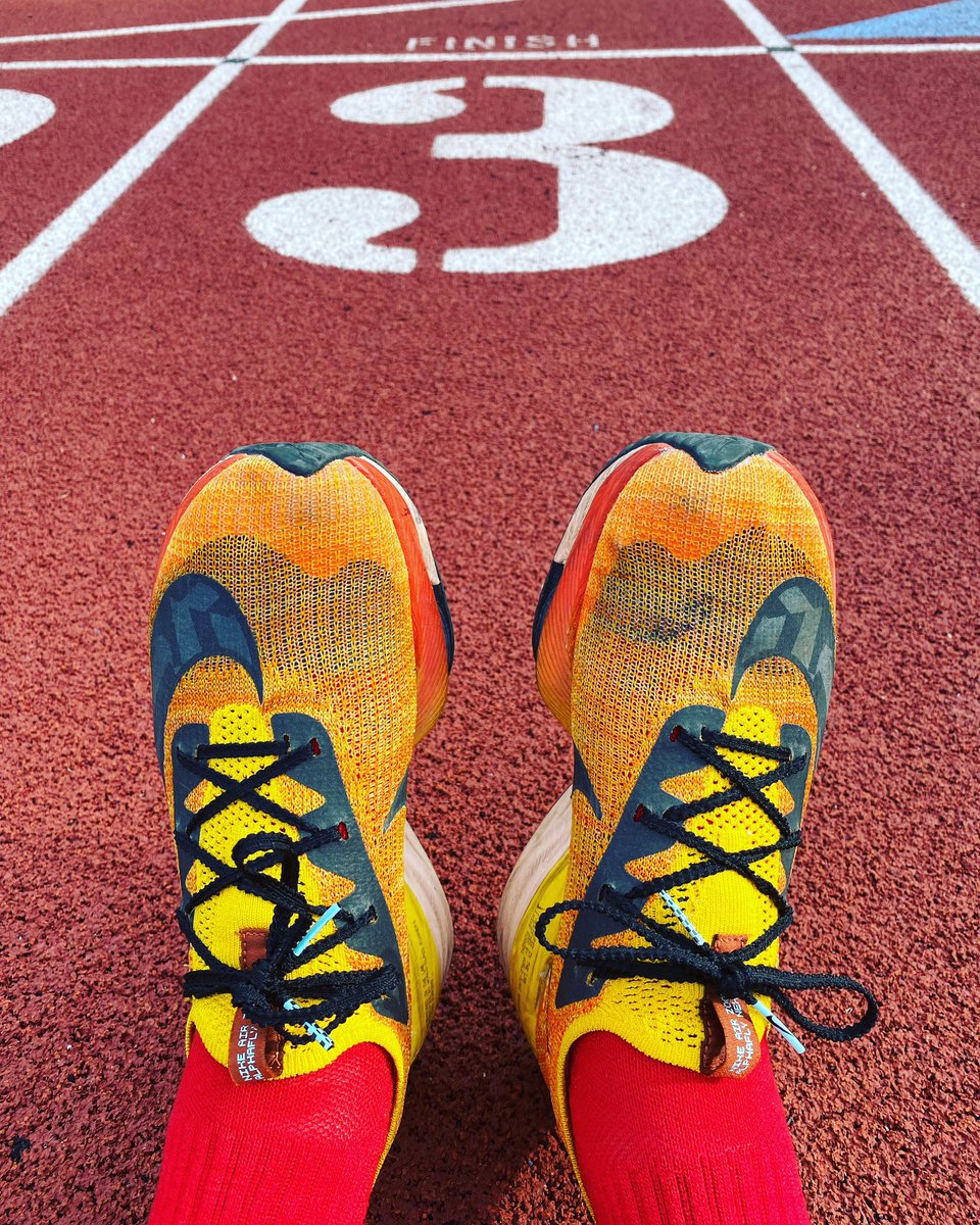 EricKlimowich's tweet photo. Day 3. Speed workout. Went way better than expected after yesterday’s run! 1 mi warmup followed by 5 x 400. #day3 #195daystogo #rundisney #dopeychallenge #running https://t.co/RBvPgfMnYC