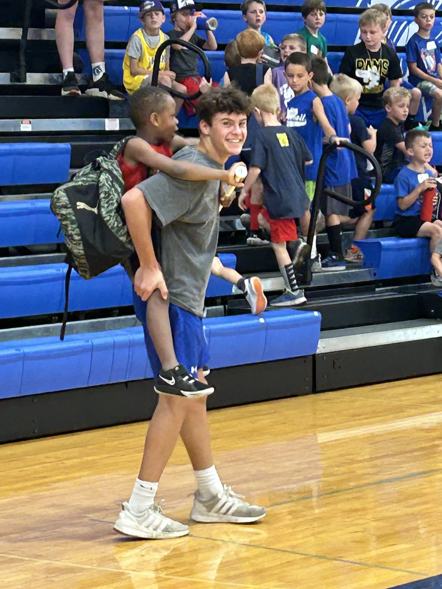 BCTrojanBB's tweet image. Day 3 Youth 🏀 Camp
Todays focus was putting all the pieces together from the basic fundamentals being taught this week in areas of listening, teamwork, defense, &amp;amp; the two separators in ball handling &amp;amp; shooting! Most importantly having fun! 🤞@BCHSAthletics