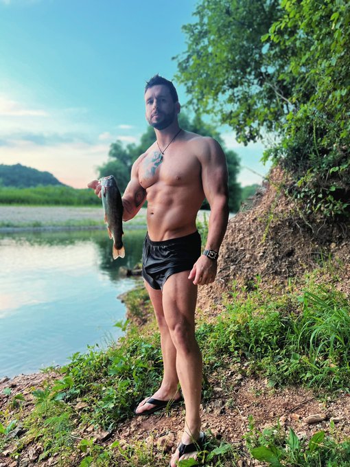 What a catch 🎣 https://t.co/5mRddUBbYp<a href="/tag/militarymen"class="tags"><span>#militarymen</span></a><a href="/tag/bulge"class="tags"><span>#bulge</span></a><a href="/tag/vpl"class="tags"><span>#vpl</span></a><a href="/tag/onlyfans"class="tags"><span>#onlyfans</span></a><a href="/tag/onlyfansmuscle"class="tags"><span>#onlyfansmuscle</span></a>