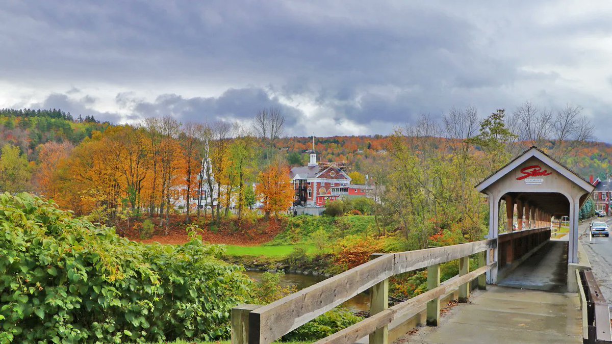 Happy First Day of Summer, when our thoughts turn to autumn - when it's cooler, and the leaves turn colors! Now is the time to book that fall weekend getaway in #Vermont, for the best of #NewEngland: https://t.co/VNkVaO7Ol1 

#travel #falltravel https://t.co/iMn45gUw2H