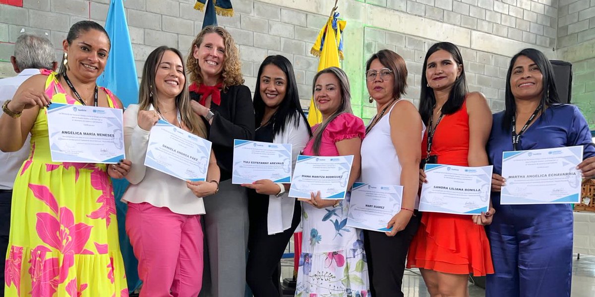 #Colombia 🇨🇴 | En #Ibagué acompañamos a <a href="/MinjusticiaCo/">MinJusticia Colombia</a> en el lanzamiento de la estrategia ‘Centros de Reindustrialización #ZascaRenacer’ en el Complejo Carcelario de Ibagué (Picaleña)

➕ de 2️⃣0️⃣0️⃣0️⃣ personas privadas de la libertad serán impactadas con esta iniciativa.

👇👇👇