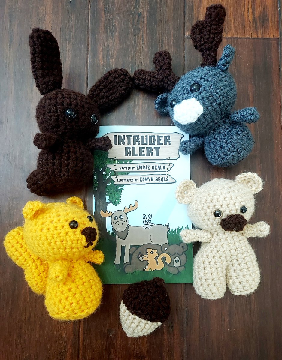 Where are my #crafty people? I couldn't help myself. I just had to #crochet the #characters in my #newrelease 
#intruderalert #WritingCommunity #readingbuddies #mystery #earlychapterbook