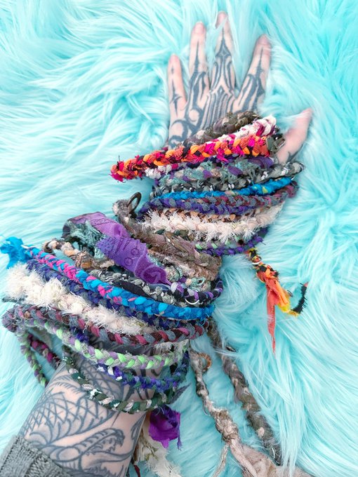 4 pic. 15 new friendship braids are up! 
My wasteland "Bangles&Dangles" .... wrist wraps, neck adornments