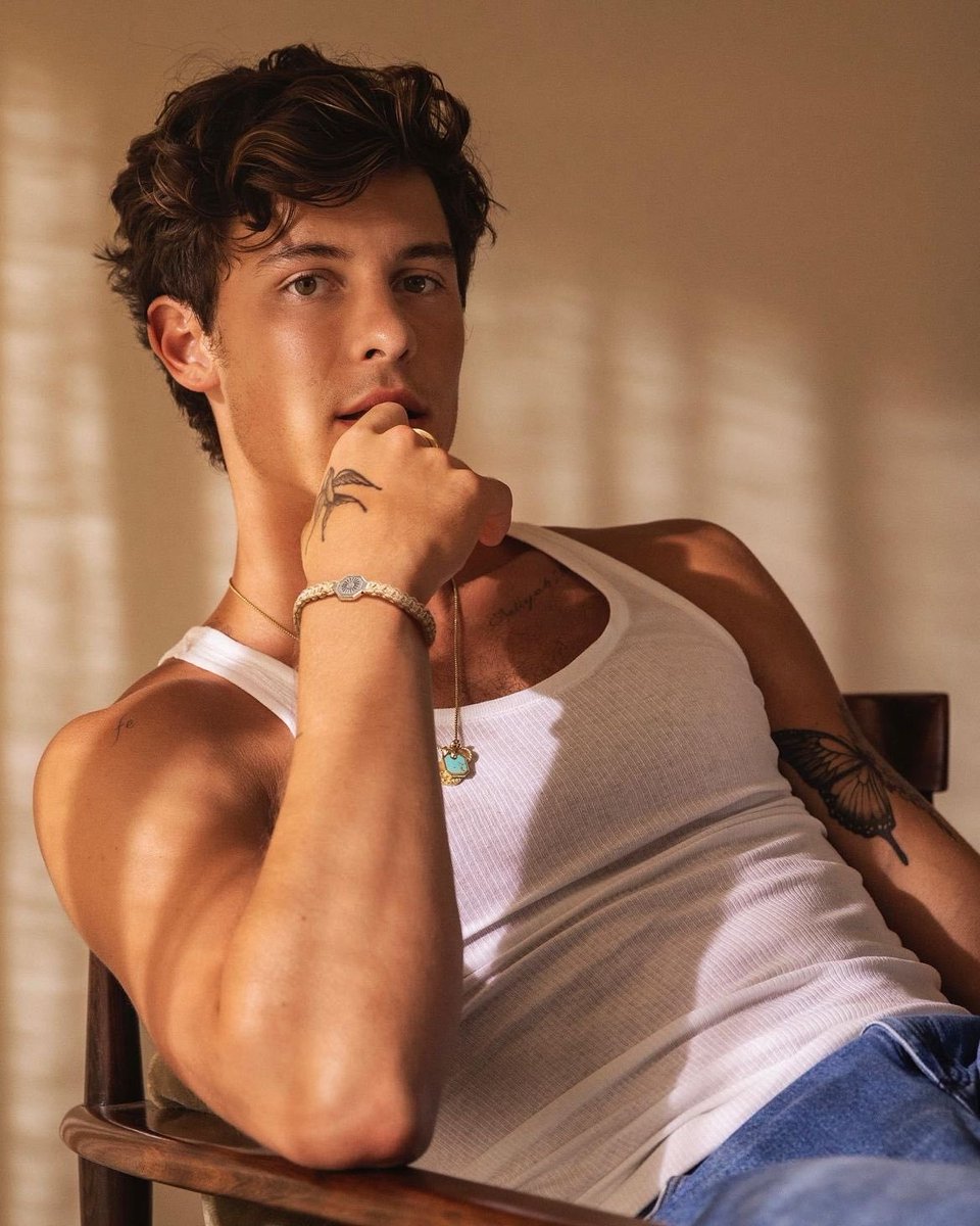 spinorbinmusic's tweet photo. Shawn Mendes looking handsome in new photos. 🔥 https://t.co/vI41Xq4u0k