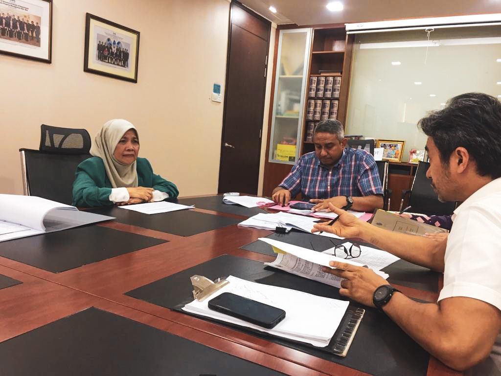 hwamlaw's tweet photo. Prof Dr Muhaya Check in at HWAM HQ. Attended by Datuk Wira Mohd Hafarizam , Datuk Wan Azmir & team.
#hwam #profdrmuhaya #legaladvice https://t.co/e7GoEOEyBy