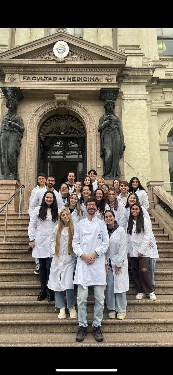 Sebassebas103's tweet photo. mis grupos de este semestre. GRACIAS Fmed por dejarme vivir la docencia así, lleno de amor, conociendo tantos estudiantes y siendo feliz. Nada mejor que terminar la carrera en paralelo a ser guía de todos ellos ❤️ los voy a extrañar ❤️ https://t.co/Xs71zFcfi7