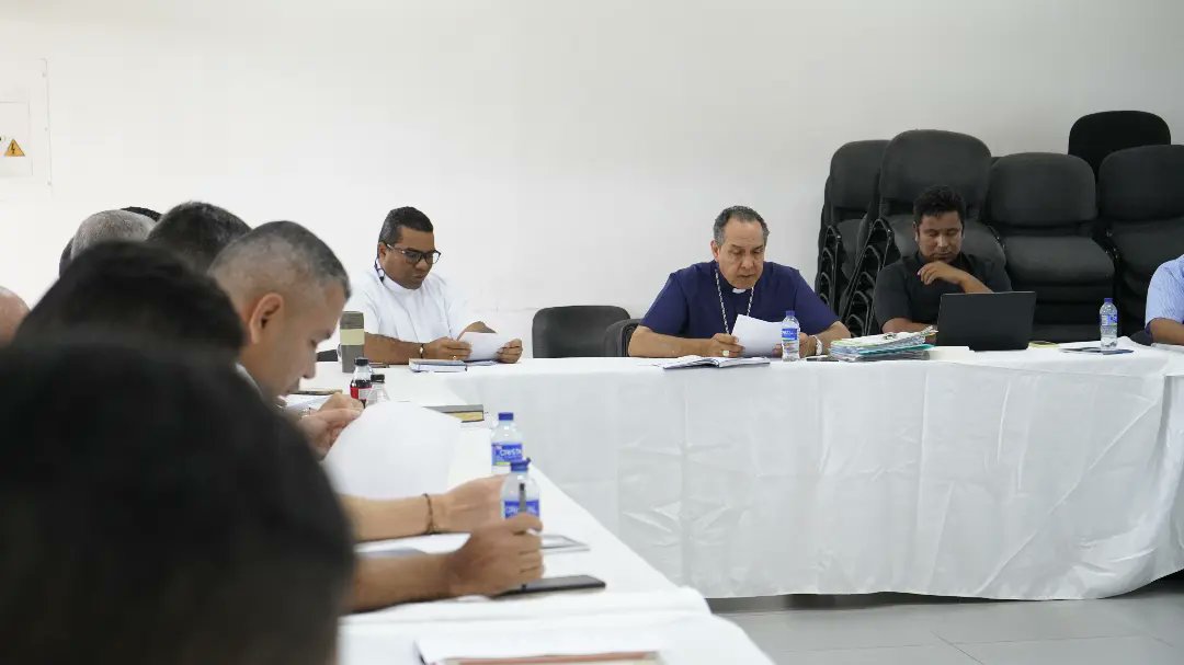 ArquidiocesisBq's tweet photo. En la mañana de este miércoles 21 de junio, los sacerdotes delegados por decanatos para las Comisiones Parroquiales de Pastoral Social #COPPAS se reunieron con nuestro arzobispo Pablo Salas, para fortalecer el proceso de la acción social parroquial a través de estas comisiones. https://t.co/OOsUWWgA1Y