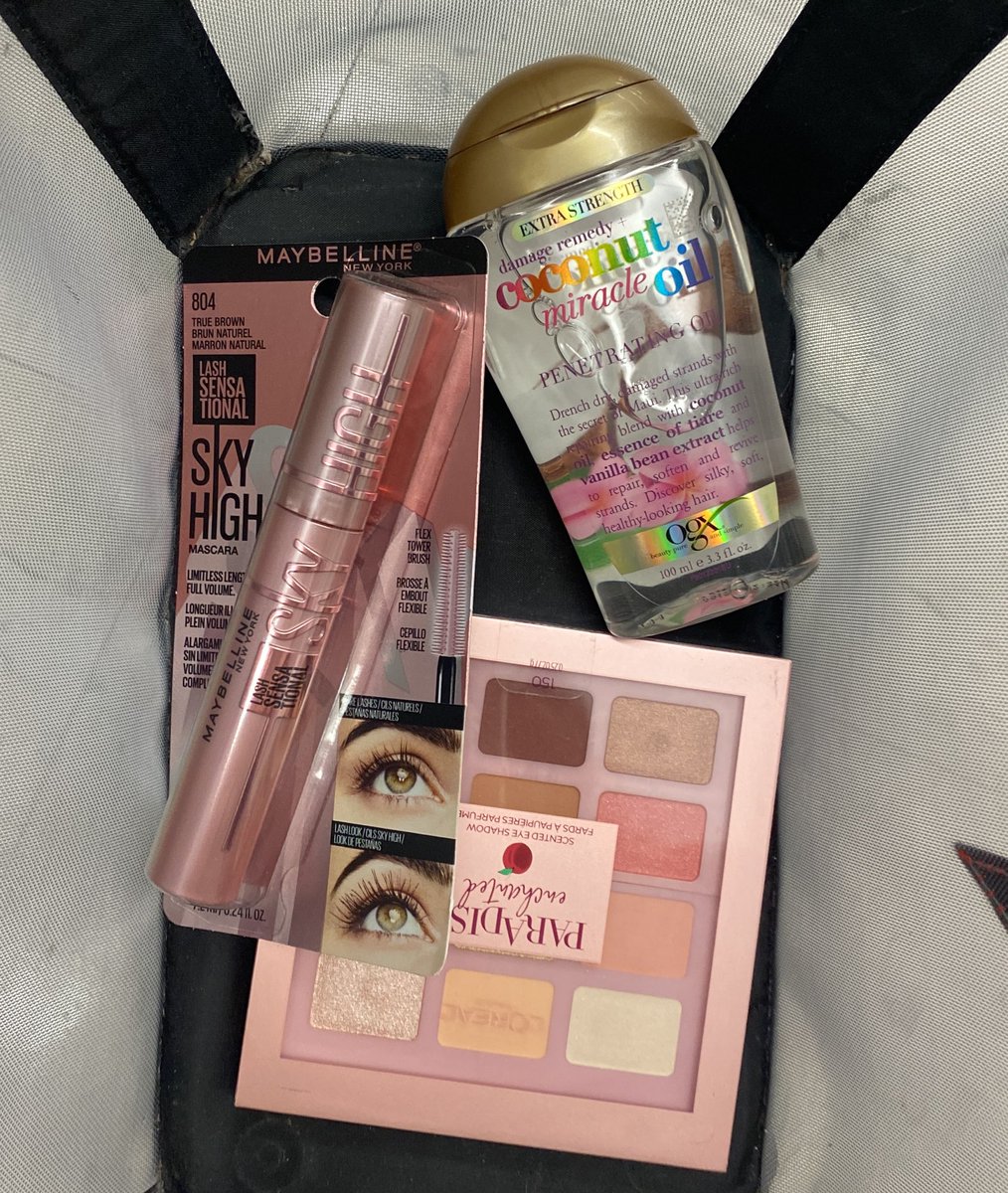 Chelsea2v's tweet photo. Ir a Walgreens a comprarme some girly goodies me hace tan feliz 🥰😍 ¡Amo ser mujer y sentirme bella! 🩷🤍🌸 https://t.co/Pfu3Kb1yXH