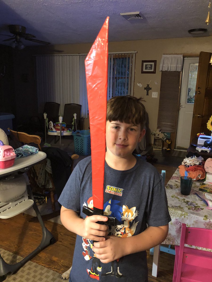 BryGuyson’s <a href="/GildedguyArt/">Gildedguy (✨New EP Today May 10th)</a> sword is complete! Heads still got some drying to do and needs paint!