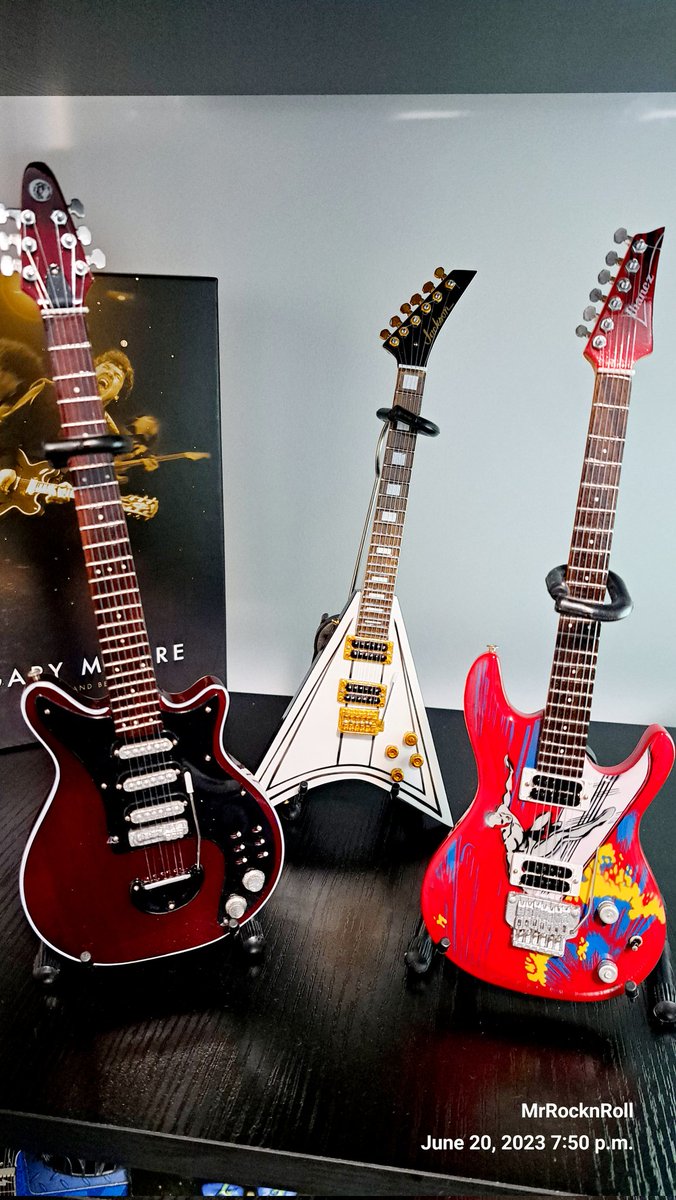 mrrocknroll's tweet photo. Another @axeheaven mini #guitar replica for the collection. @chickenfootjoe #SurfingWithTheAlien #SWTA #Ibanez #axeheaven https://t.co/Wbyw8NnGlH