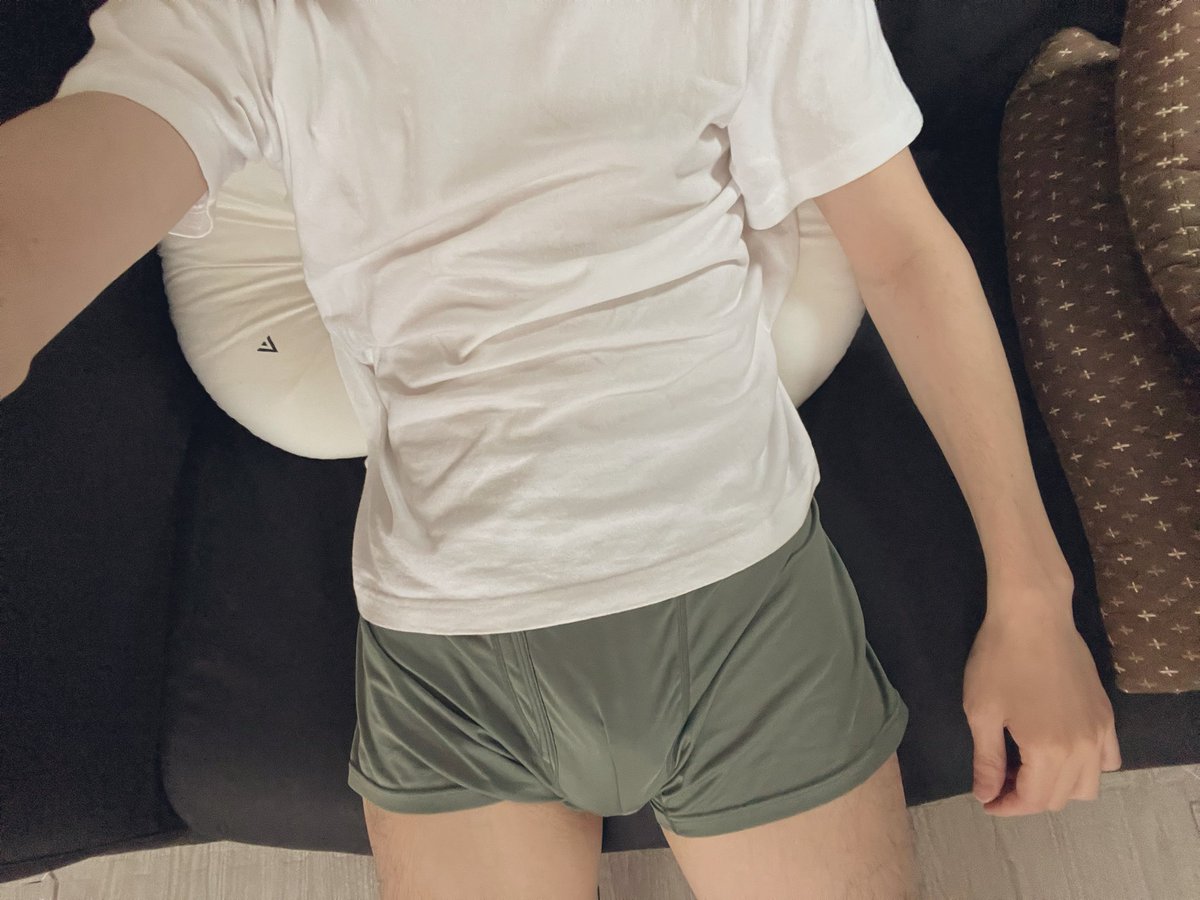 nar_0033's tweet photo. お休みで暇なう😊脱いでもいいてすか？笑
#裏アカ男子  #裏垢女子と繋がりたい #裏アカ女子と繋がりたい #いいねした人にブロック覚悟でちんちんDM送りつける #ちん凸 #チン凸　#M男　#顔出し https://t.co/unYMxgwYOs