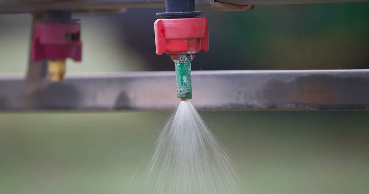 Nozzle selection, tank mix effects on that nozzle, boom height, travel speed &amp; volume all need careful consideration to minimise the production of fine droplets.

Read David Johnson (<a href="/FMCANZ/">FMC ANZ</a>)'s practical tips on maximising the efficacy of your spray job 💧 buff.ly/3N1HMNn