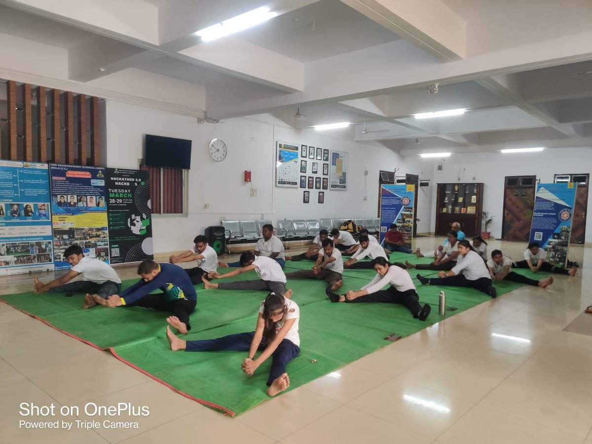 Mayank_v86's tweet photo. Celebrating the 9th International YOGA Day with @Nss_ssgi with theme "Yoga – Vasudhaiva Kutumbakam" 
#NSS
@_NSSIndia @ConnectingNss @dr_dsraghu @NSSRDBhopal @YASMinistry @NssChhattisgarh @nsscsvtuCG @NeetaBajpai5 https://t.co/WQE7ChYK5f