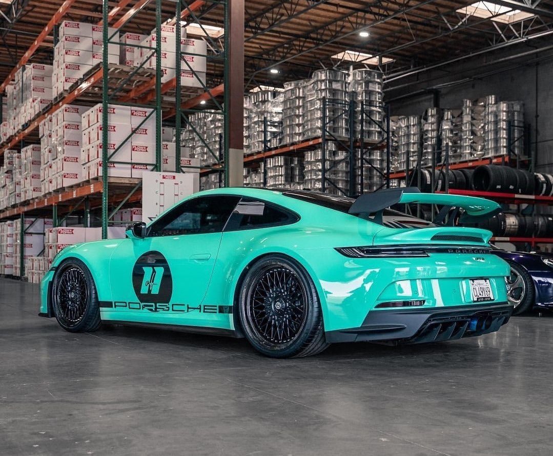 992 GT3 with carbon fiber wheels…🔥