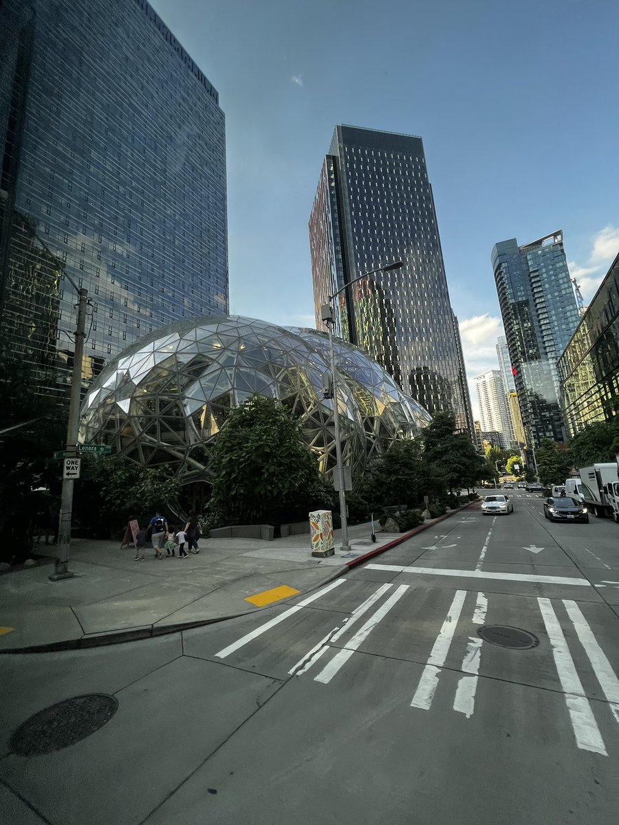 chkashifrabbani's tweet image. Having dinner at @amazon’s headquarter hosted by @SIGMODConf in Seattle. #sigmod2023, #usa, #phd #fun