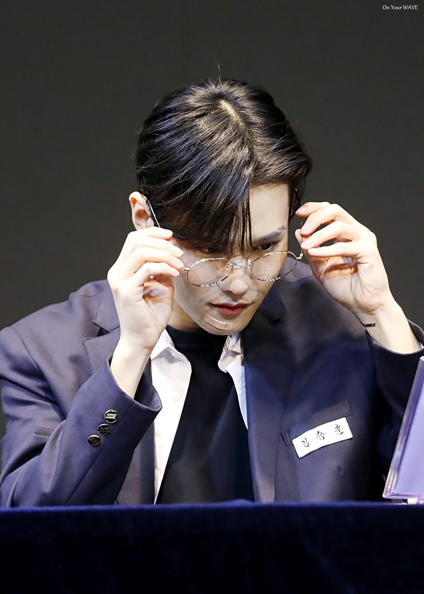 on_your_wave_'s tweet photo. 230618 에버라인

🤓✨

#CIX #승훈 #김승훈 #KIMSEUNGHUN #SEUNGHUN #スンフン #씨아이엑스 
#오늘의승훈이 #on_your_wave_sh https://t.co/esuTMEnjjc