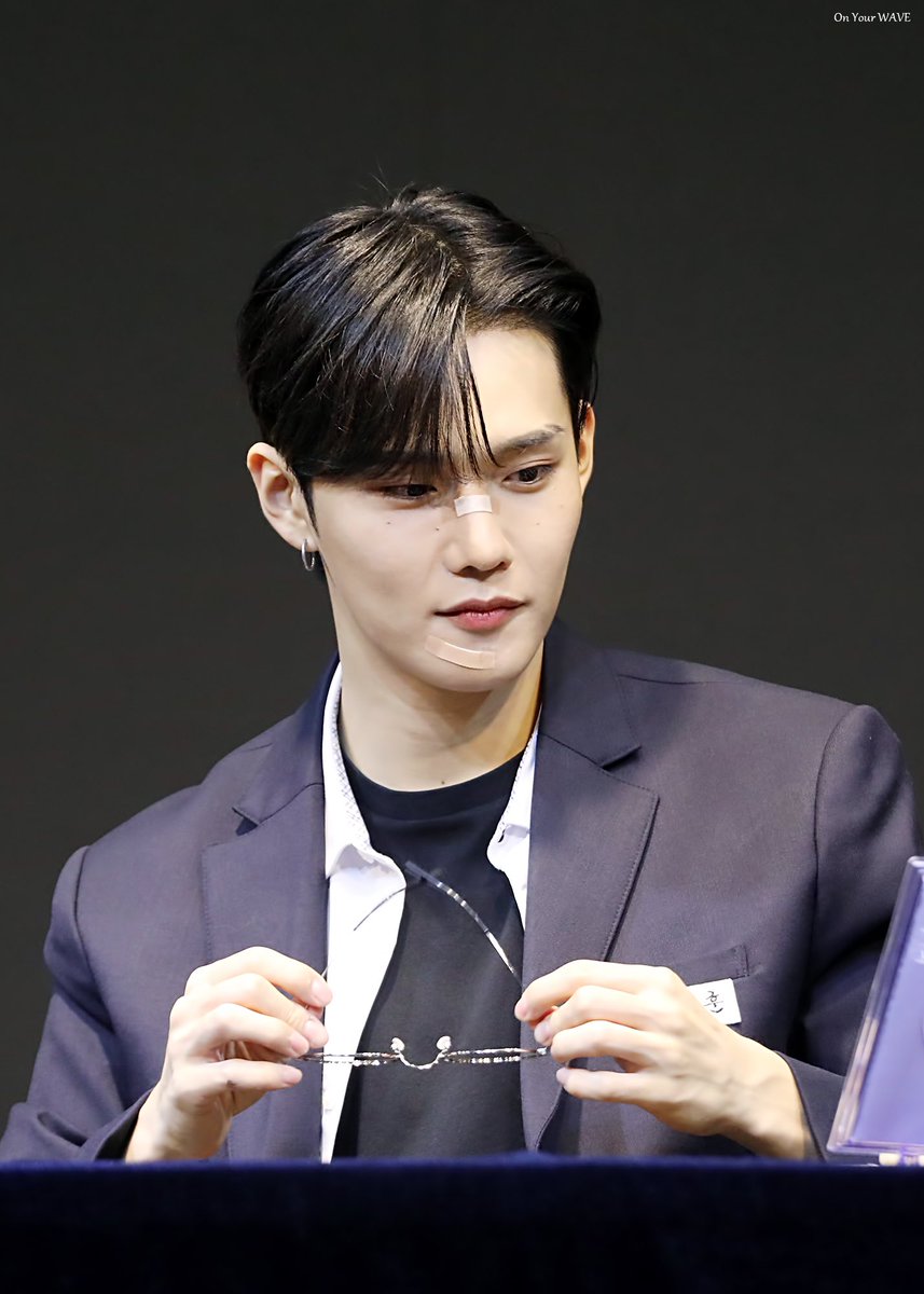 on_your_wave_'s tweet photo. 230618 에버라인

🤓✨

#CIX #승훈 #김승훈 #KIMSEUNGHUN #SEUNGHUN #スンフン #씨아이엑스 
#오늘의승훈이 #on_your_wave_sh https://t.co/esuTMEnjjc