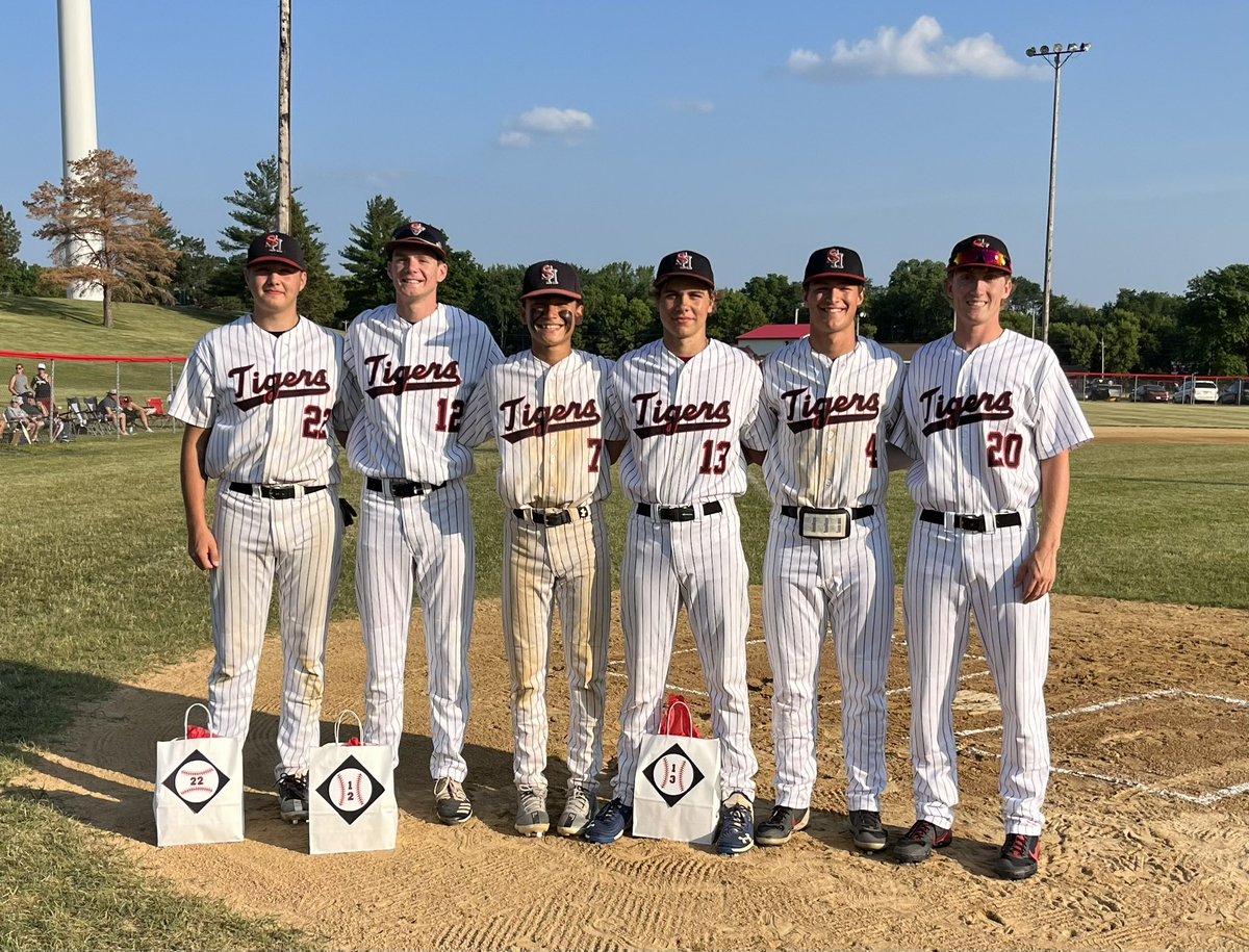 MattThompson101's tweet photo. Thank you baseball and softball seniors for your leadership and time! https://t.co/fWg4jKdlLW