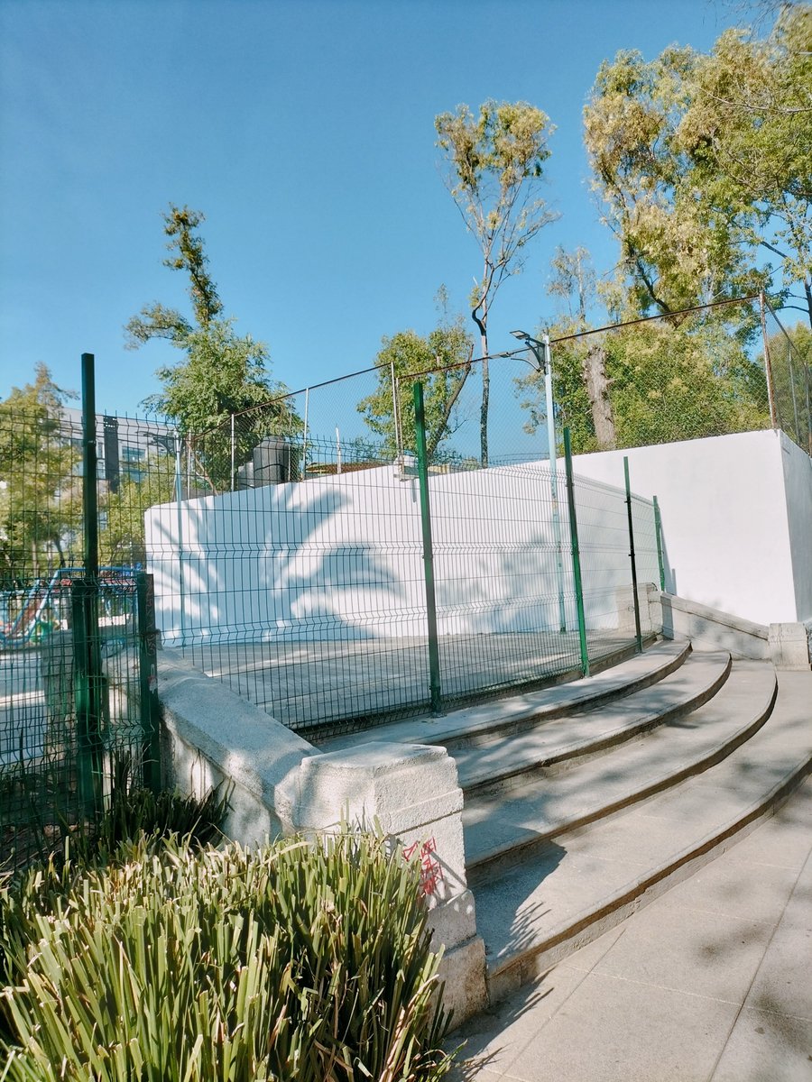 ExploradoresCd's tweet photo. 🚨Lo que le hizo @SandraCuevas_ al #JardínPushkin en la @AlcCuauhtemocMx va en contraposición de la seguridad🚨
#HackeandoLaCiudad   

Aquí puedes ver el mapeo 👉🏾🗺️ https://t.co/M7EAxD4lM0

Abrimos 🧶1/13 para explicar el porqué 🧐👇🏾

Créditos de las fotos @ElBarbonEse https://t.co/CgmA1lAkbs