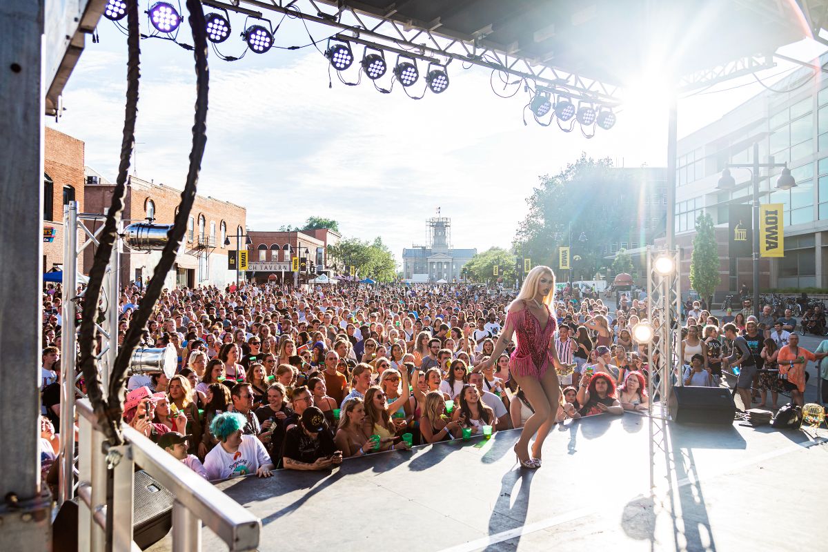 ICDowntown's tweet photo. 6th Annual Downtown Block Party this Saturday - You Belong Here - https://t.co/U17Jpz6Erj https://t.co/DZz6EM2TaV