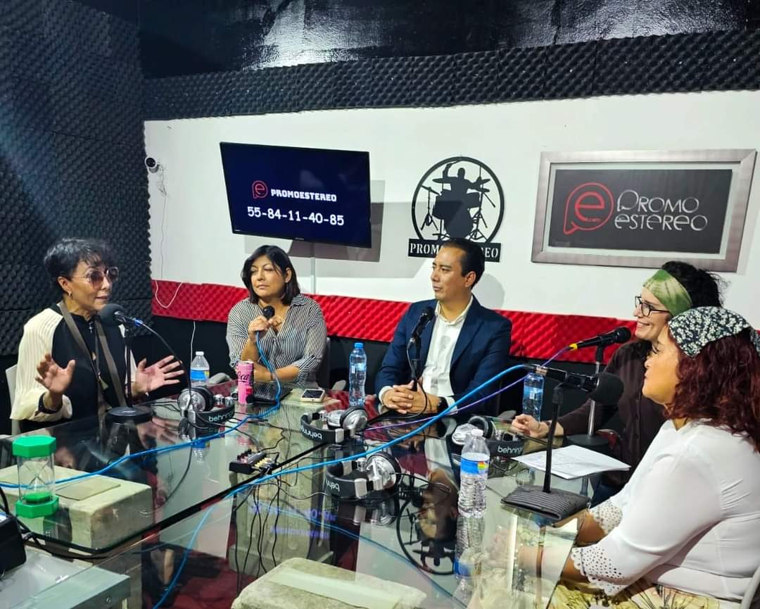 RomanCastroE's tweet photo. #FelizMiércoles 
Agradezco a la estación de radio #PromoRadio y #UnParAlAire el espacio, para invitarnos a hablar sobre el #EmpoderamientoALaMujer
En donde tuvimos a dos invitadas especiales #Nora y #MaríaEugenia en donde nos platicaron la experiencia de la conferencia. https://t.co/le7k5xvwX6