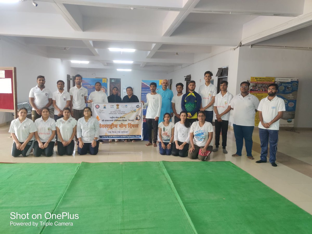 Mayank_v86's tweet photo. Celebrating the 9th International Day of Yoga with vol. Of @Nss_ssgi on the occassion of international yoga day on 21st June 2023.
#NSS #YogaDay2023 
@_NSSIndia @ConnectingNss @Rajkumarnss @ashokshrotinss @NSSRDBhopal @nsscsvtuCG  @dr_dsraghu @NssChhattisgarh @NeetaBajpai5 https://t.co/k1uhpbfEeC