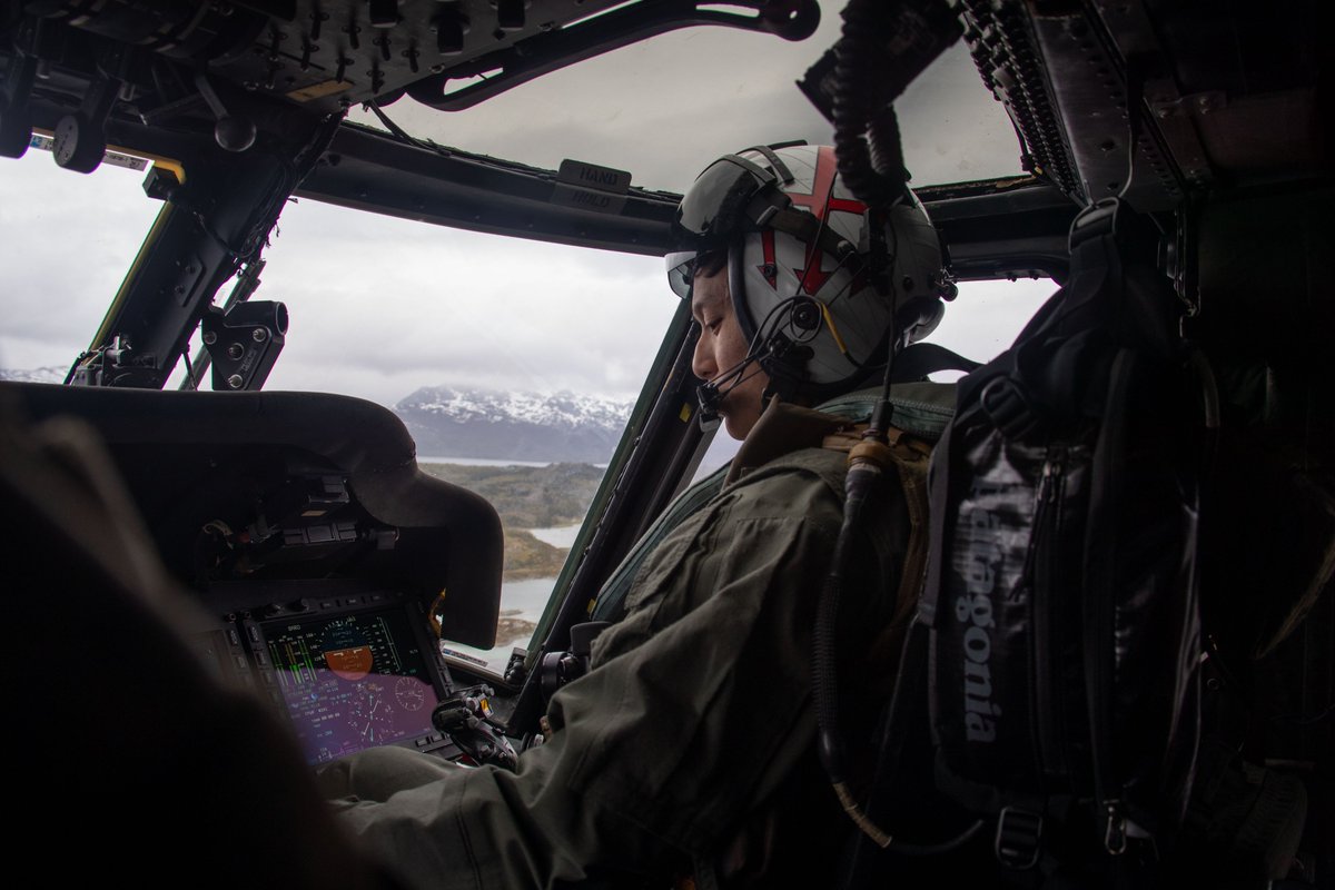 CVN78_GRFord's tweet photo. #WOWwednesday 🏔️ 🌊 🚁
Breathtaking shots of our helo ops in the Norwegian Sea and Ramsund, Norway!
#ussgeraldrford #arctic #hsc9 #tridents #knighthawks
📸 MC2 Jackson Adkins https://t.co/DQRyle6ome