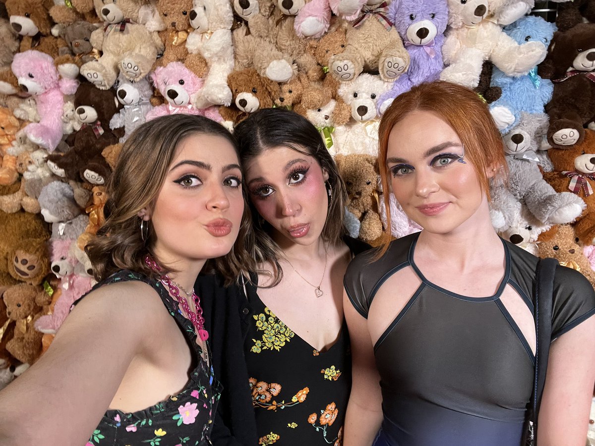 EmmyPerryXO's tweet photo. A beary special night! 🧸💗 @teddyfresh @HilaKleinH3 @h3h3productions @samtemp1e https://t.co/3QGGtVcMl2