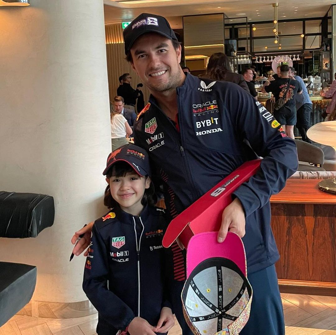 This is Emma! She's a kart driver whose biggest idol is Checo, she met him during the Canada GP weekend with Alice's help and gave him a knitted Checo doll she made with her grandma. She also gifted him her driver cap and he happily put it on 🥹

📸: emmarasing8 | Instagram