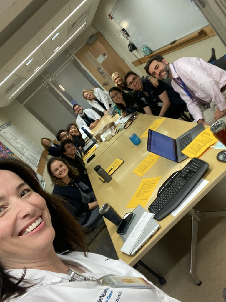 I'm on the inpatient oncology service this week <a href="/YaleCancer/">Yale Cancer Center</a> <a href="/SmilowCancer/">Smilow Cancer Hospital</a>. I ♥️ this time of year with new <a href="/YaleMed/">Yale School of Medicine</a> interns! I'm feeling energized, inspired and a bit nostalgic about my own intern year (22 years ago!!).
<a href="/MarkDSiegel1/">Mark D. Siegel</a> 
🧵1/