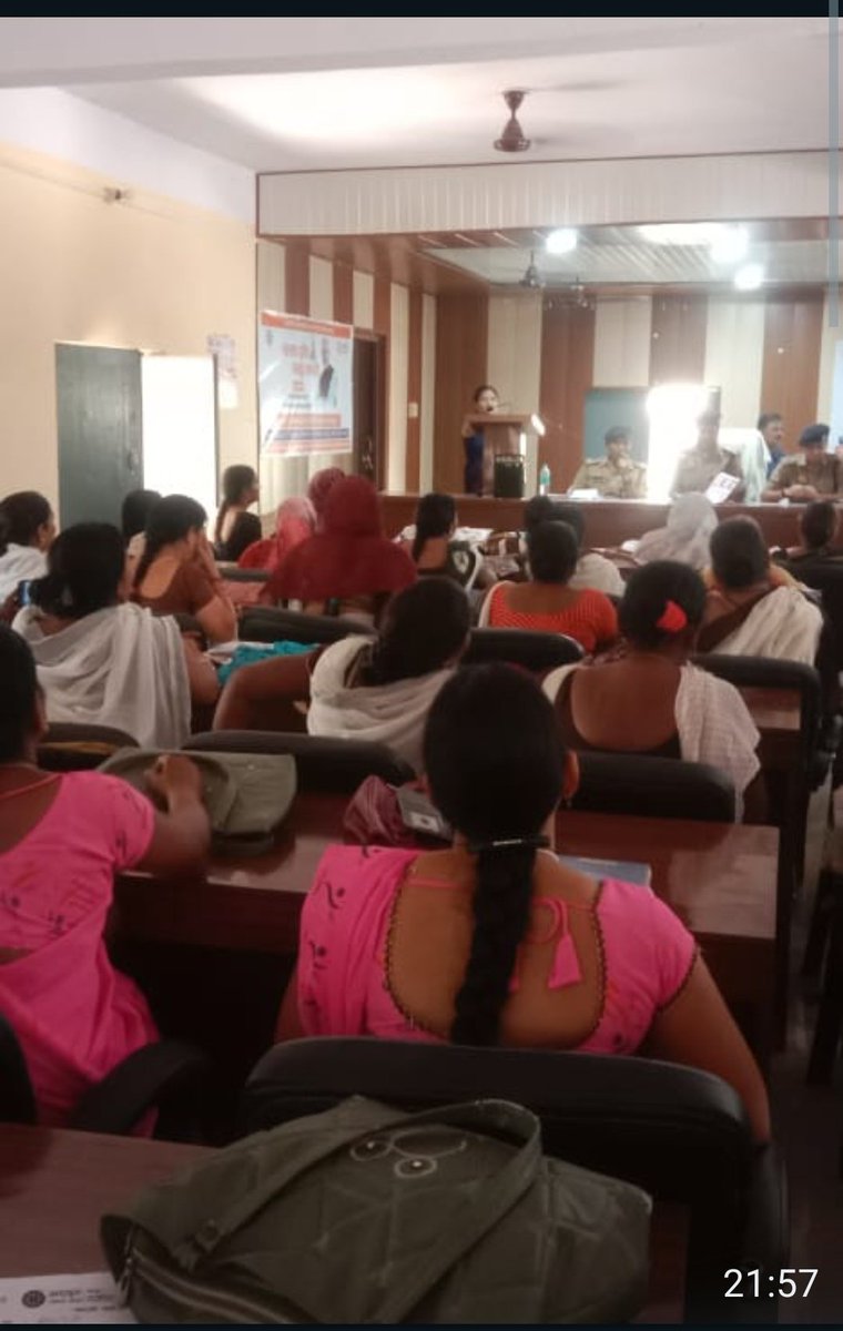 DcpuV's tweet photo. #मिशनशक्ति
पुलिस कमिश्नरेट वाराणसी के साथ जागरूकता कार्यक्रम आयोजित किया गया जिसमे पुलिस आयुक्त महोदय,एडीसीपी महिला अपराध , तथा अन्य विभागीय अधिकारी मौजूद रहे।
@UPMahilaKalyan 
@MinistryWCD @Varanasi_DM @VaranasiCdo @tweetjawed1 @PreeteshKTiwari 
@Mishr26 https://t.co/bWpQdZgeio
