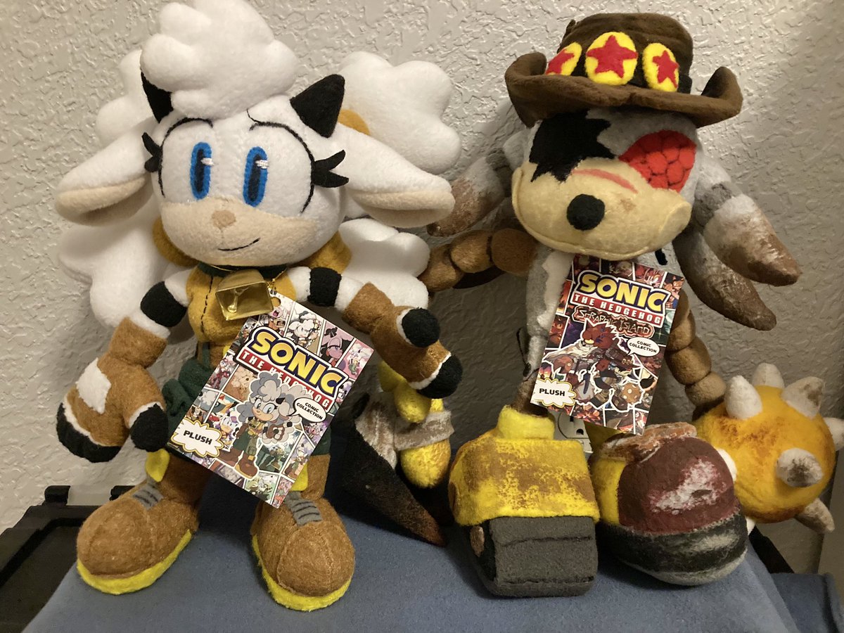 SonicRelated's tweet photo. Cannot thank @KurevinDaystar enough for these amazing Tag designs! ✨He knocked it out of the park! 
And of course the amazing sketches of the scrapniks by @VEGAMIGO and yours truly 😌

#IDWSonic #Lanolinthesheep #SonicTheHedegehog https://t.co/krH4NDkv1D