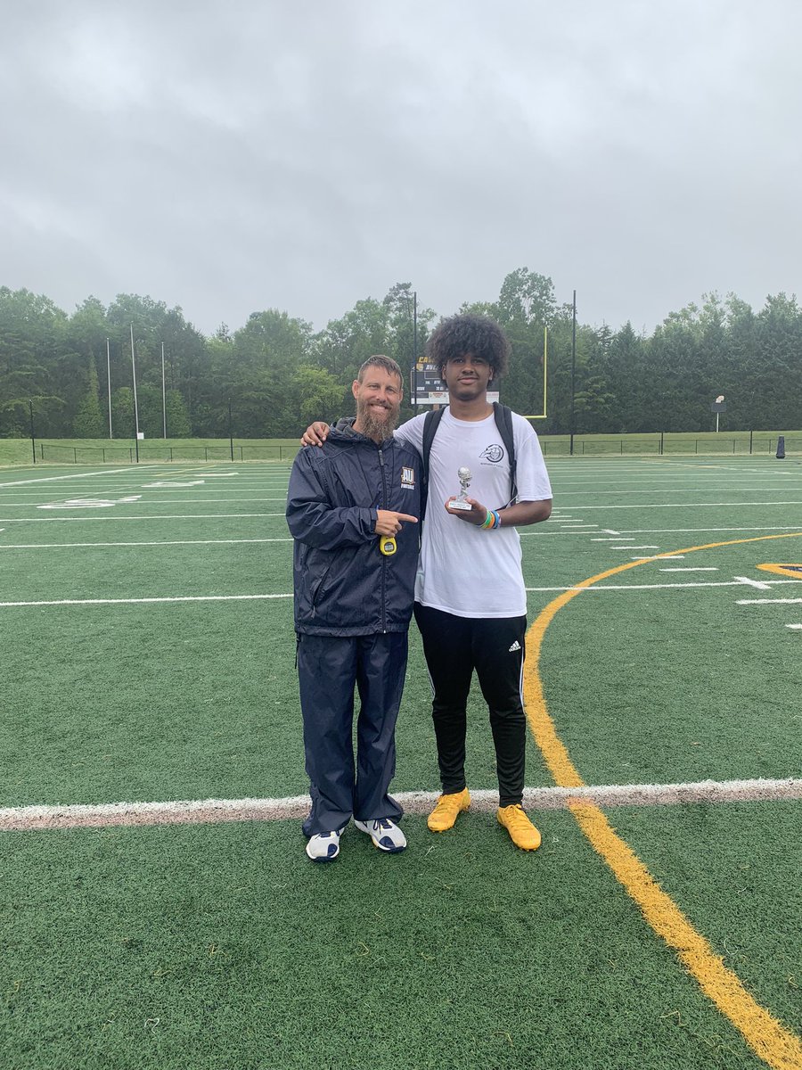 Chris15Snipes's tweet photo. i had a great camp at Averett today, preciate y’all for inviting me. i learned a lot and even showed out for offensive mvp !! @Coach_Wilson27 @itscoachb__ @CoachJackson89 @Stephen04231781 @NCHSBlueSheet @coachphenry @CoachWills88 @AverettFootball https://t.co/ogkdfZu2Yu
