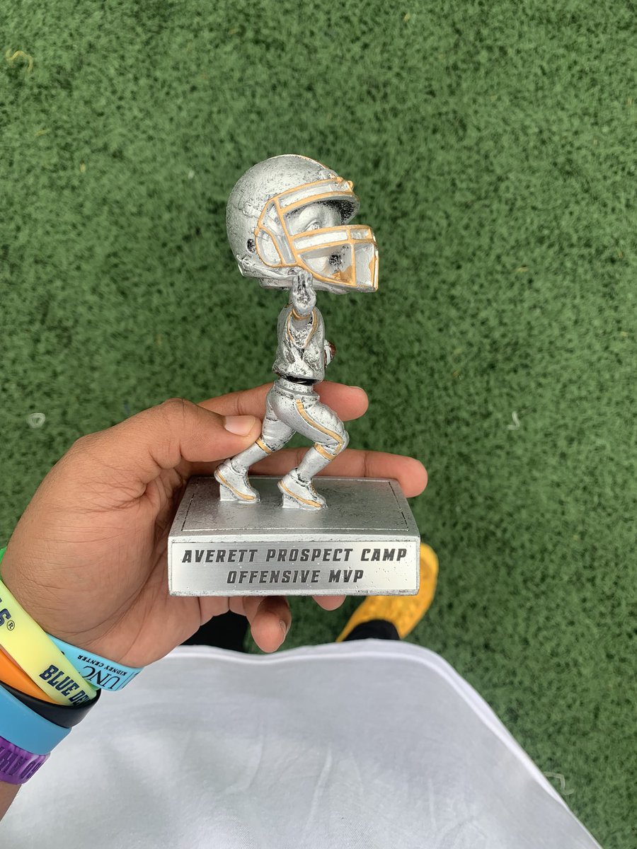 Chris15Snipes's tweet photo. i had a great camp at Averett today, preciate y’all for inviting me. i learned a lot and even showed out for offensive mvp !! @Coach_Wilson27 @itscoachb__ @CoachJackson89 @Stephen04231781 @NCHSBlueSheet @coachphenry @CoachWills88 @AverettFootball https://t.co/ogkdfZu2Yu