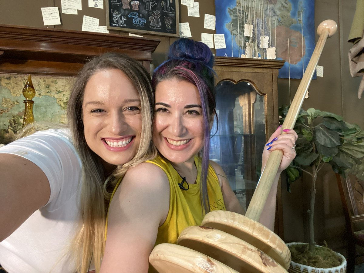 PixiesAndPins's tweet photo. I got to be the #GodOfHoneybees
Honey dipper: @MonstermakerSRS/@BandersnatchFX
Art: @TinnelLovitt for #StudioNight
The Crowned: @damonvanhee /@formerly_feral
Streamed on @Gen_Con TV from @WorldofChaldea Studios
#art #model #HoneyDipper #GenConTV #KeepMakingArt #KeepBeingArt https://t.co/gImmyrrJri