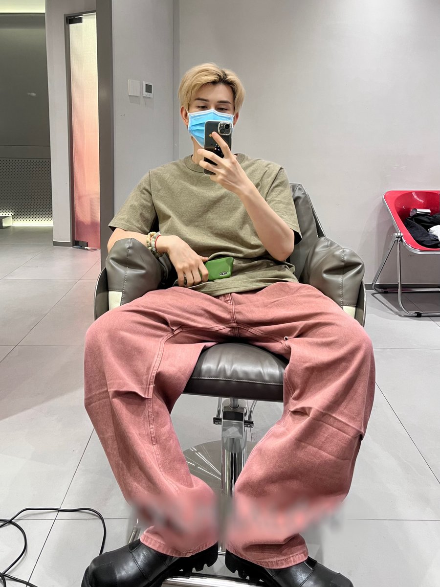 zanjinthings's tweet photo. Zhu Zan Jin updating his weibo 

#朱赞锦 #zhuzanjin #จูจ้านจิ่น #주찬금 #チュウ・ザンジン https://t.co/7Kf6AtujJC
