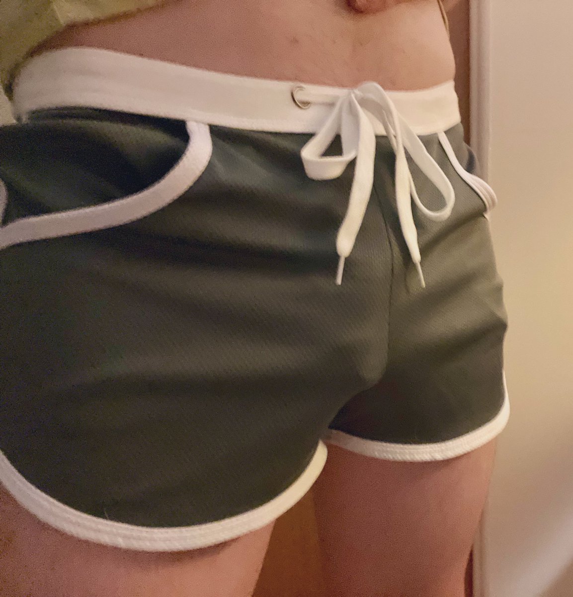 CopperGuyXXX's tweet photo. Summer calls for grey shorts. https://t.co/7XvglhxVMi