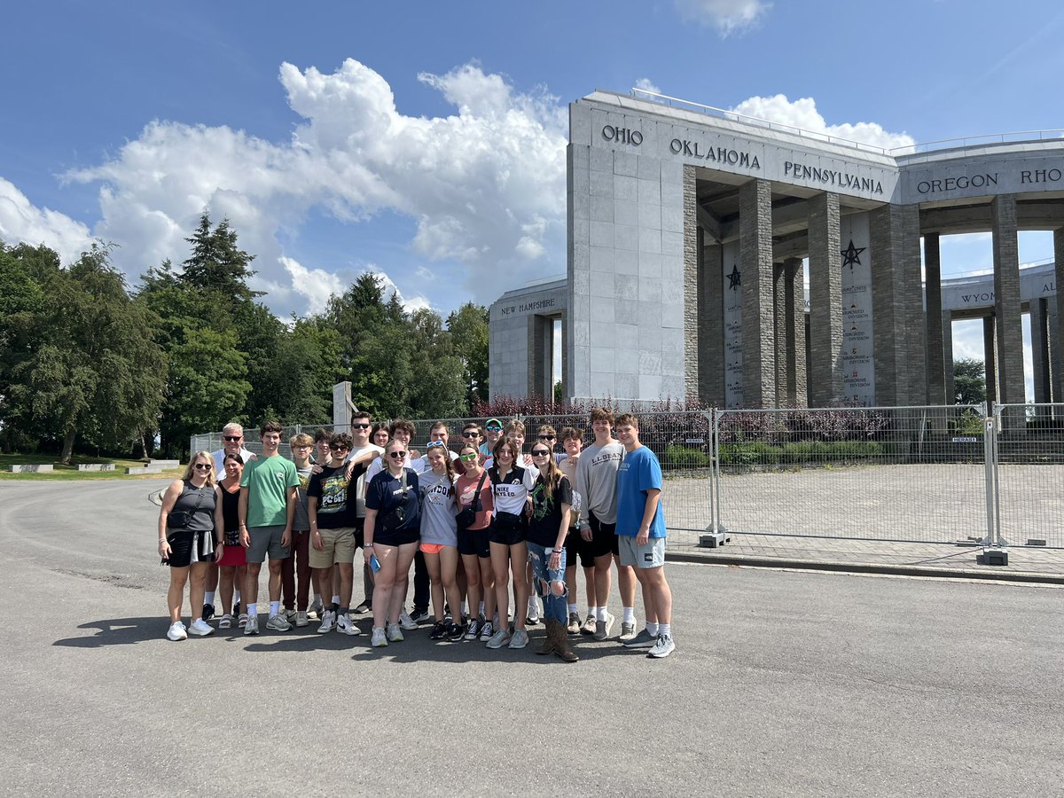 WarriorsBEyond's tweet photo. The students Battle of the Bulge tour begins from a 86yo tour guide who was in Bastogne during the battle in Dec ‘44. Amazing!  #PrimarySource #WWII #StudentTravel @eftours https://t.co/IjrFcDTl22