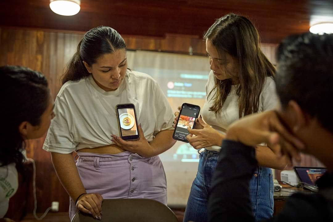 Agroforest_JAL's tweet photo. Compartiendo experiencias entre los miembros de las #RITER en el taller “Creación y Difusión de Contenido en Páginas de Facebook” con grupos emprendedores de Noh Bec, en donde aprendimos a utilizar herramientas para la creación de contenido digital.
#SomosSelvaMaya
@Mexico_TNC https://t.co/qgGyaDaV5i