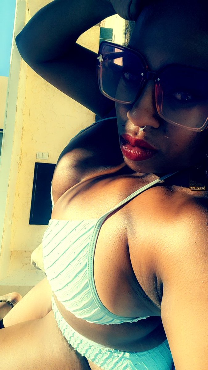Miss_LadyShay's tweet photo. How are you staying your summer? https://t.co/FYrDcIqJG9