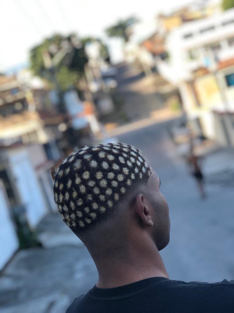 brdoalinhado's tweet photo. Custa nada dar RT 😩📏📏❤️
#regua # #cortedojaca https://t.co/7MSm3ooRuR