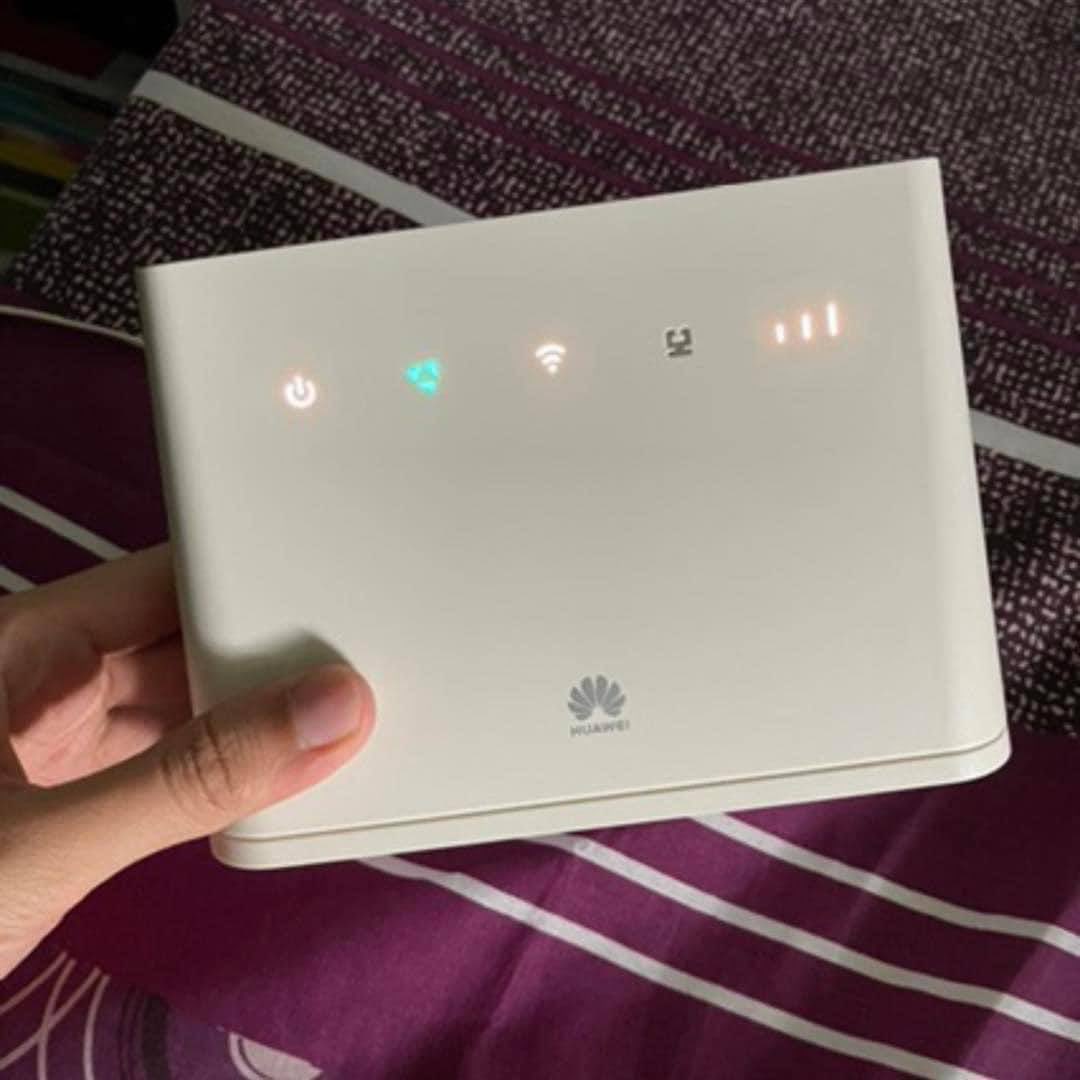 theiceraf's tweet photo. Kalau korang duduk menyewa, and rasa tak mampu nak pasang wifi, aku sarankan korang guna ni! 

Beli je any telco yg ada plan unlimited internet, lepastu masuk kan kat device ni. Then you guys can enjoy your unlimited wifi 🥳🙌🏽 https://t.co/xqdJhwLryh